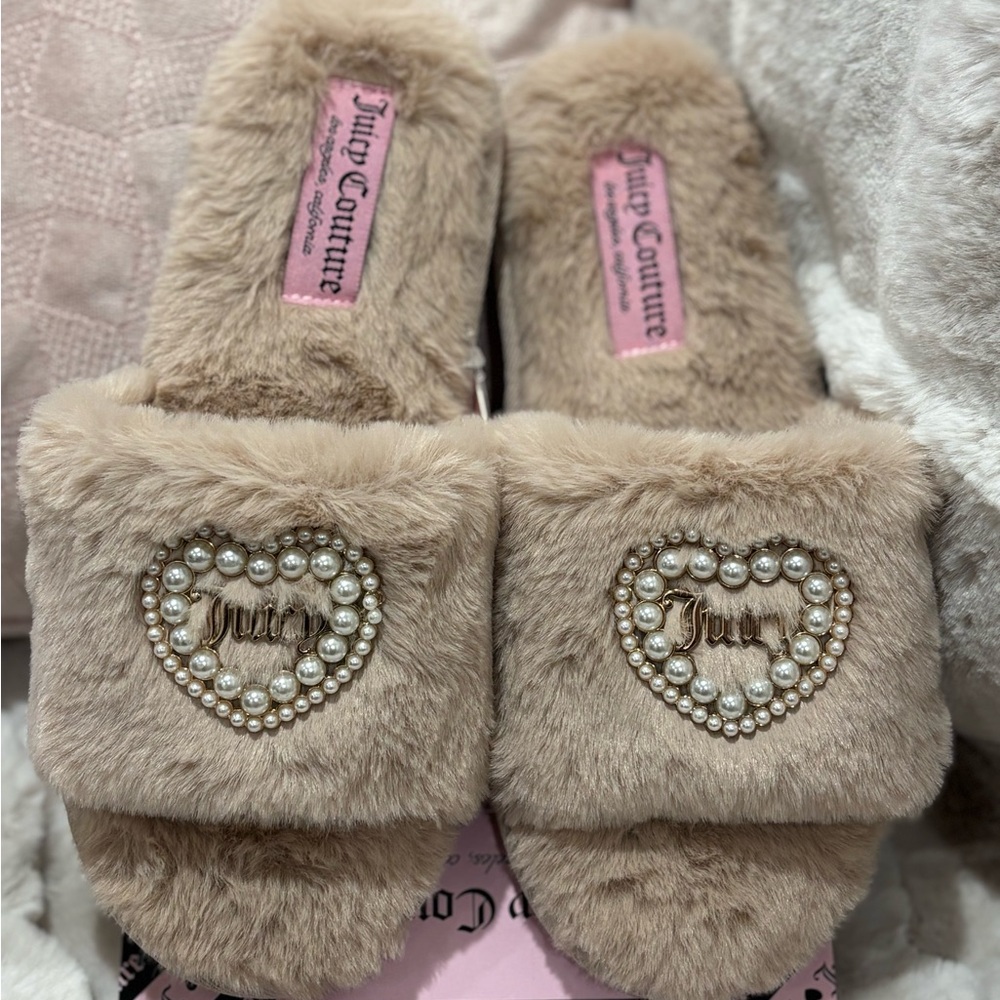 Juicy Couture Tan Faux-Fur Pearl Heart Slide Slippers - Picture 2 of 2